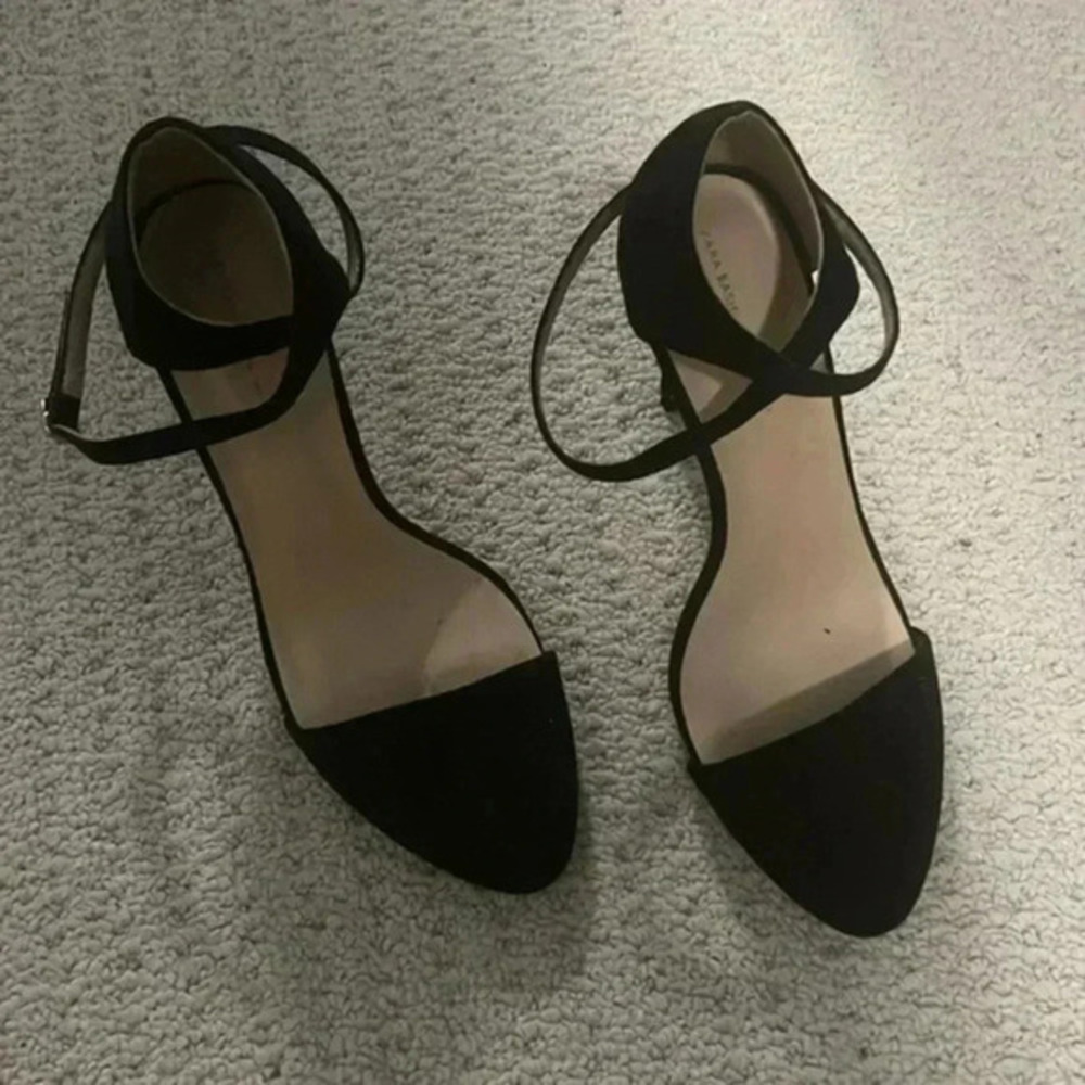 Zara Black Wrap Heel​​​​​​​​​​​​​​‎